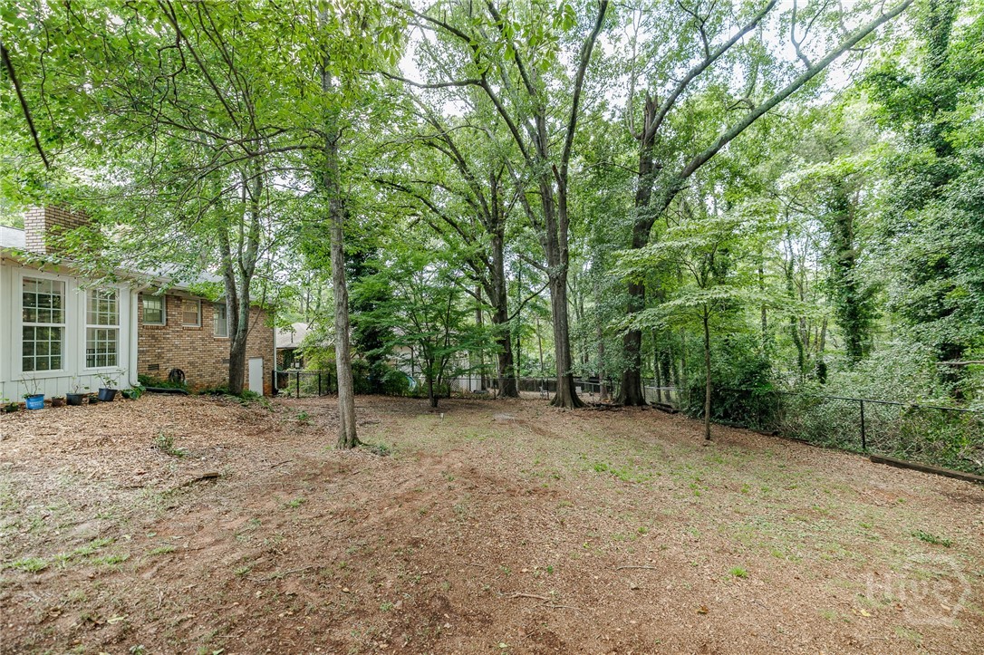 655 University Circle