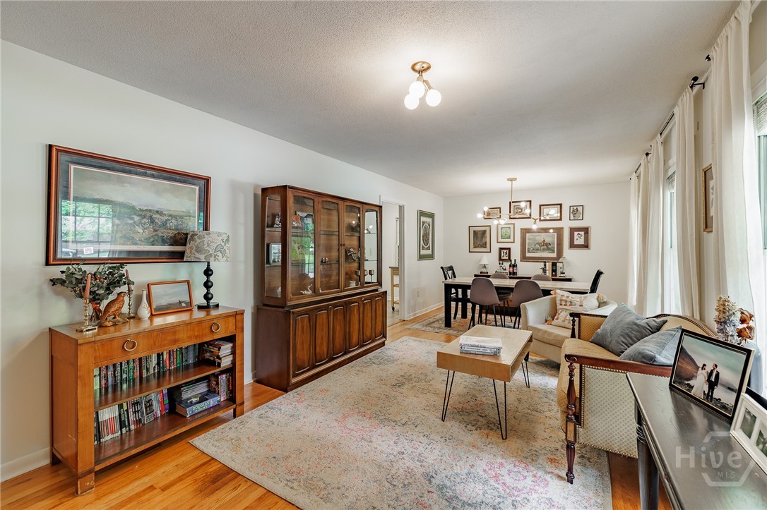 655 University Circle