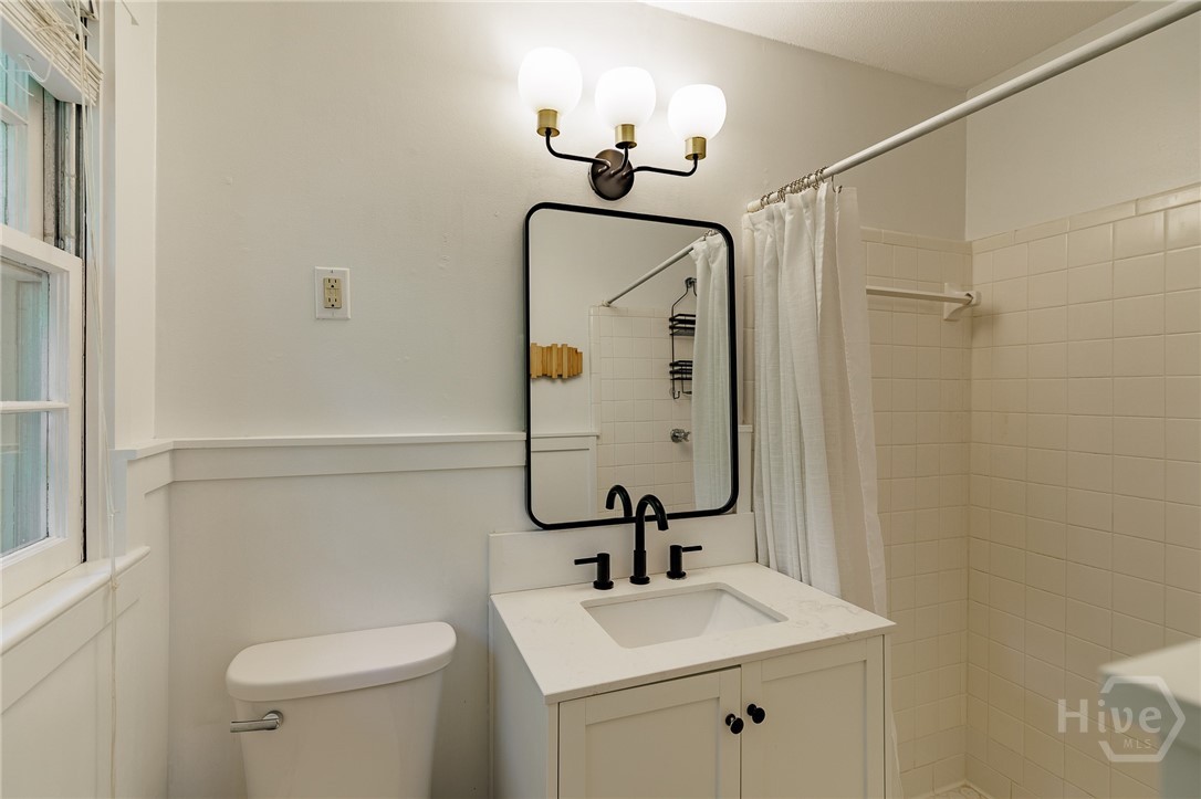 655 University Circle