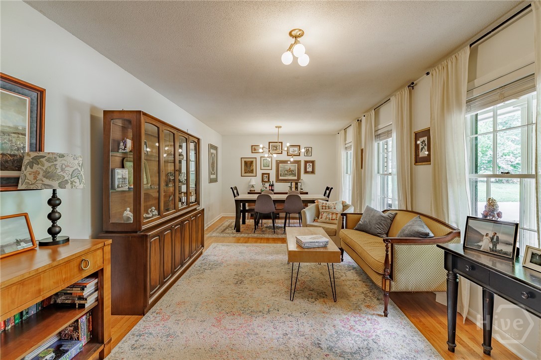 655 University Circle