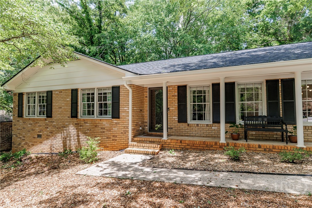 655 University Circle