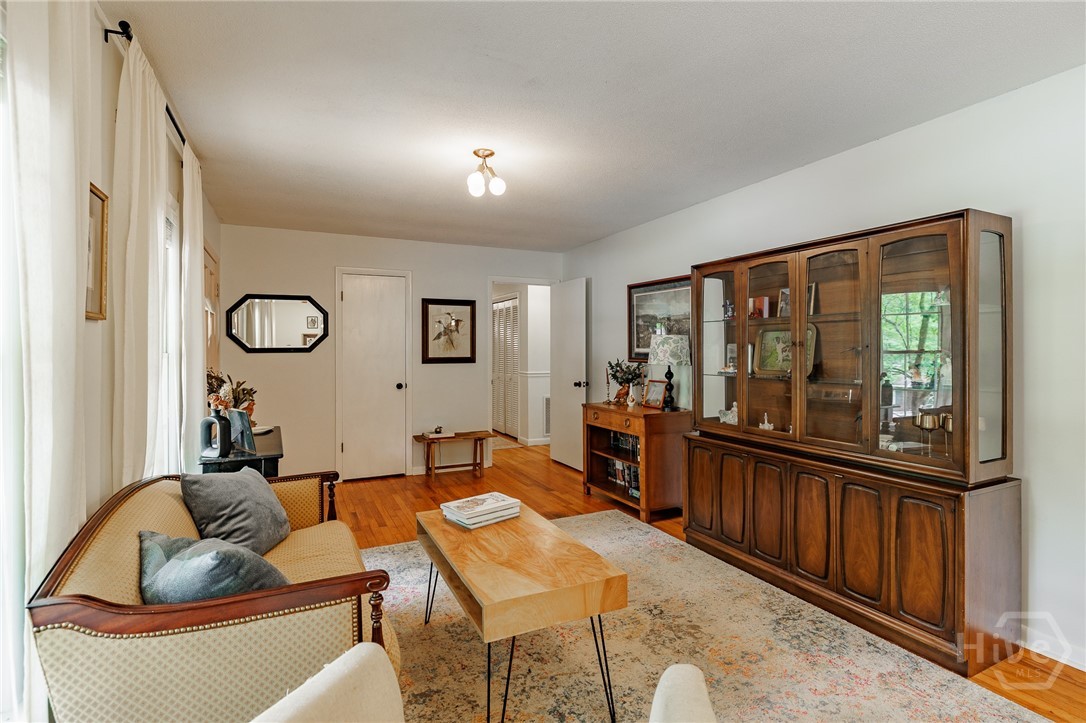 655 University Circle