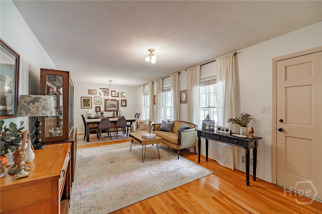 655 University Circle