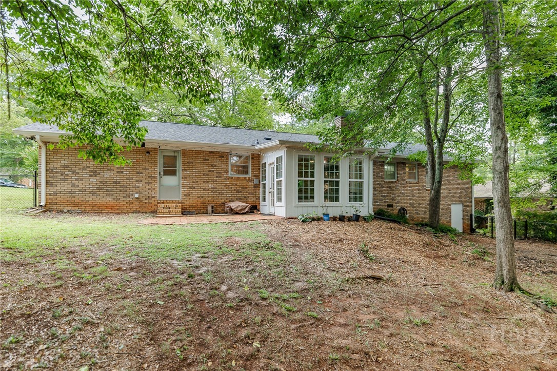 655 University Circle