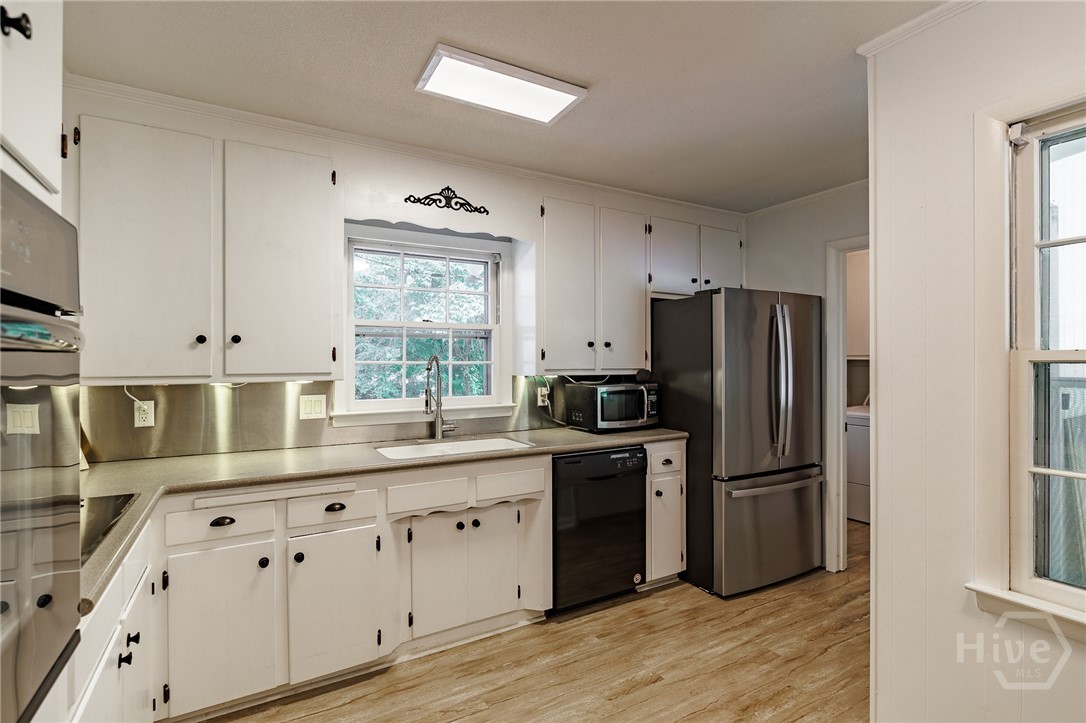 655 University Circle