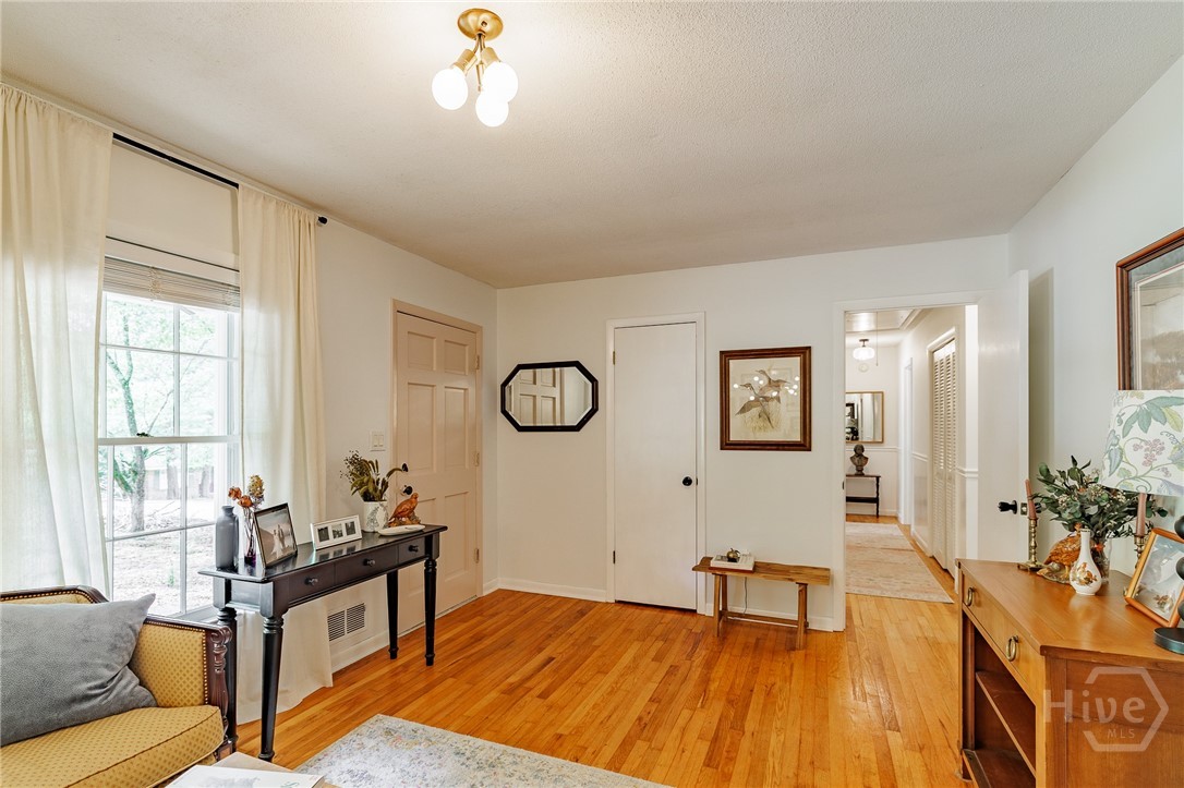 655 University Circle