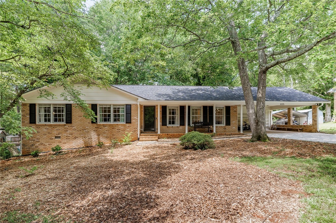 655 University Circle