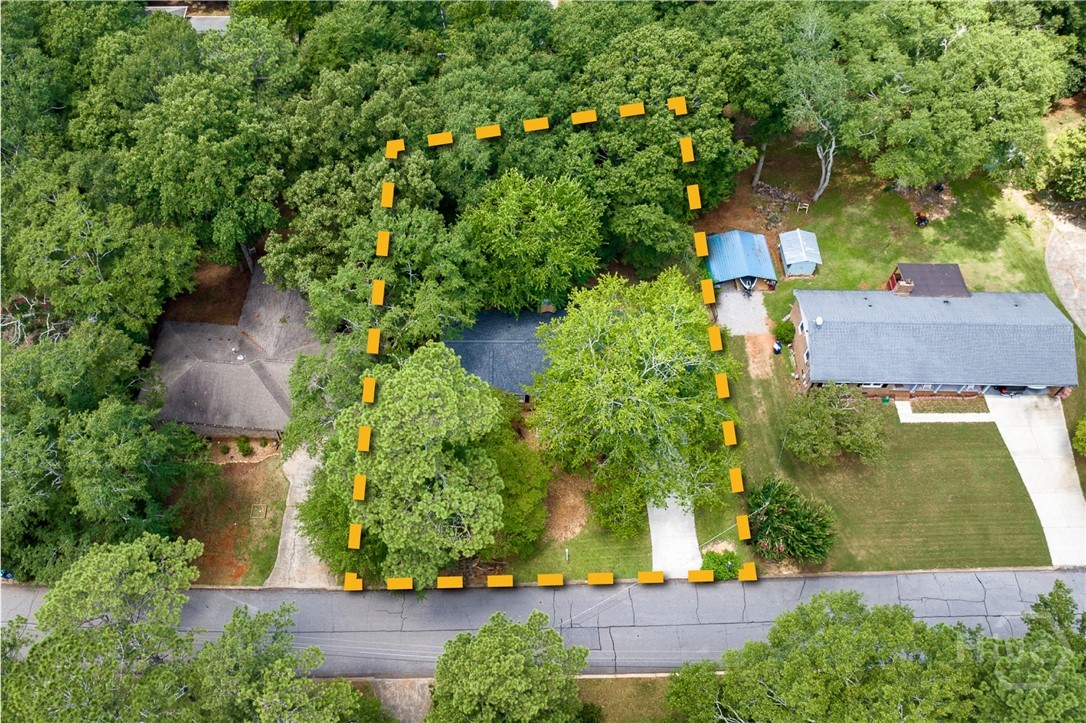 655 University Circle