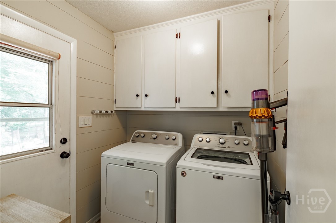 655 University Circle