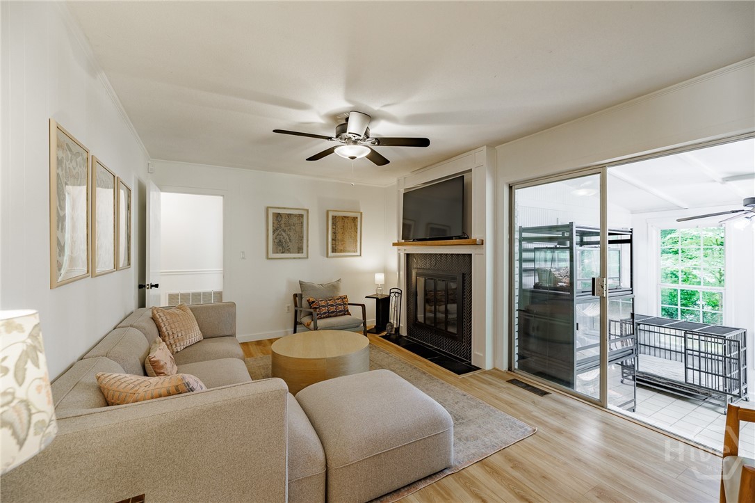 655 University Circle