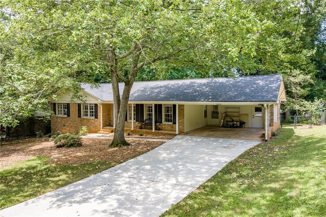 655 University Circle