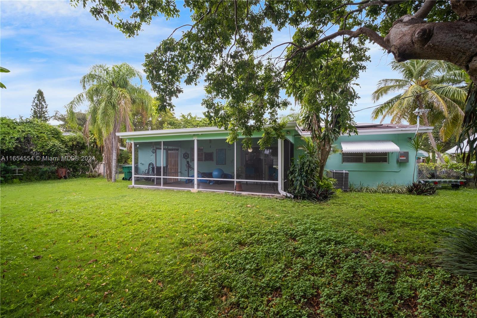 9490 N Dominican Dr