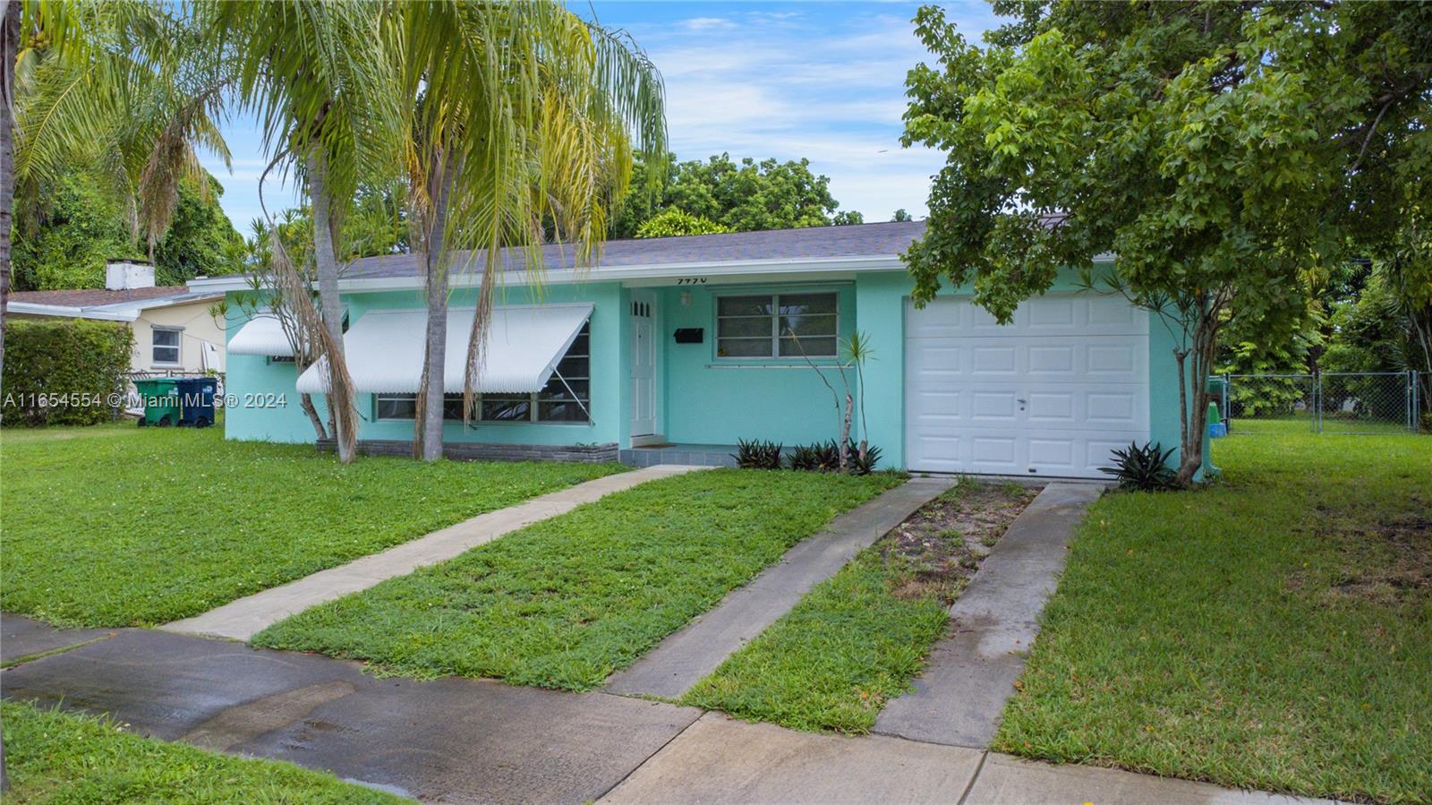 9490 N Dominican Dr