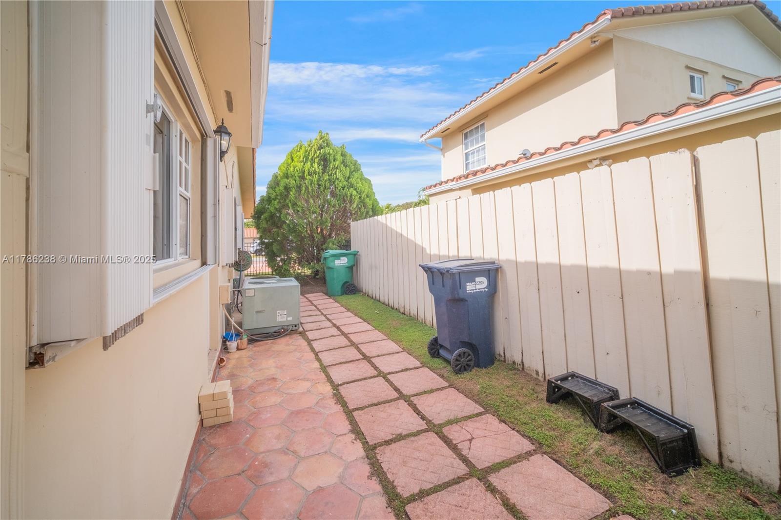 11923 SW 11th Ter # 2 Unit: D-2