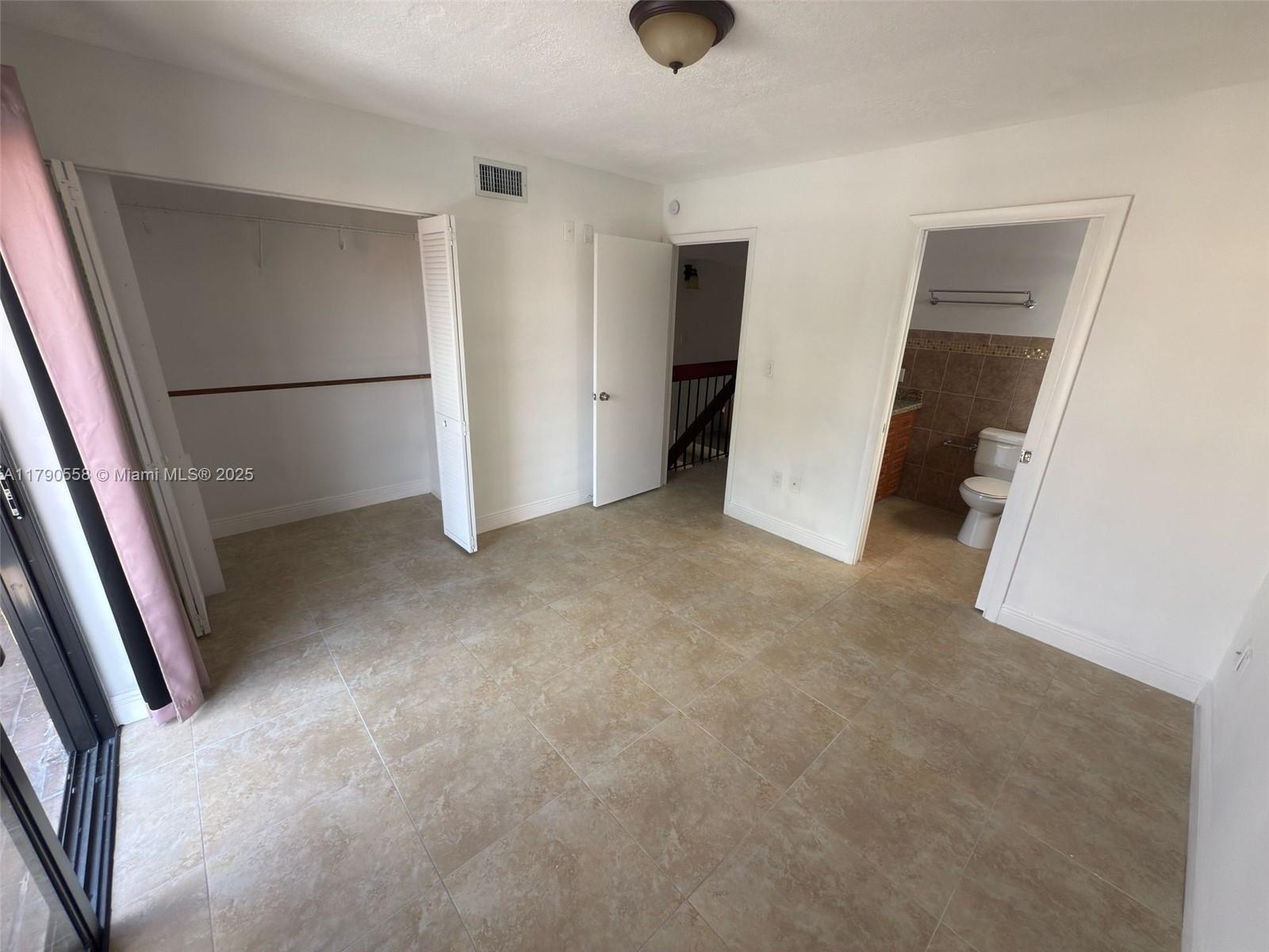 3406 SW 16th Ter # 2 Unit: D-2