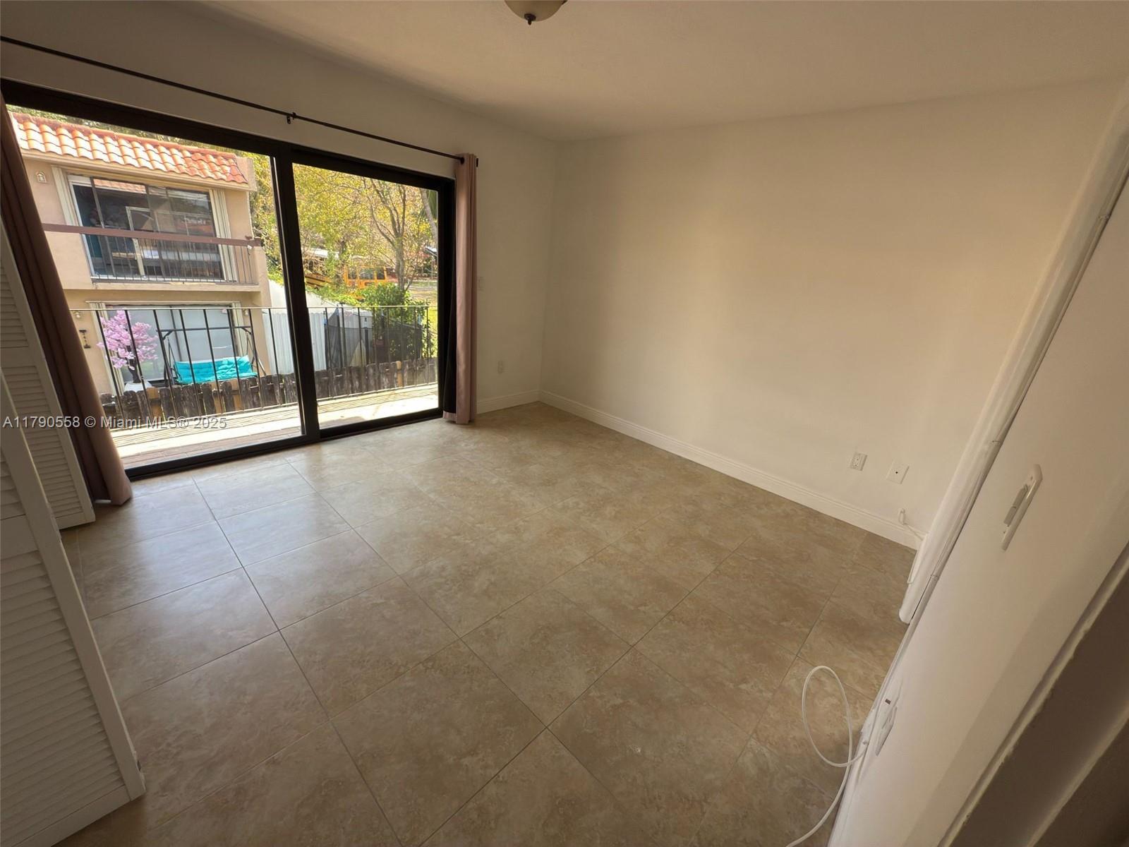 3406 SW 16th Ter # 2 Unit: D-2