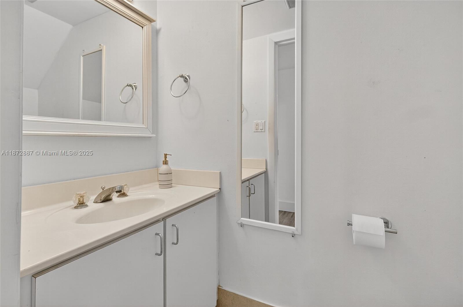 6667 Miller Dr # 13 South Miami, FL 33155