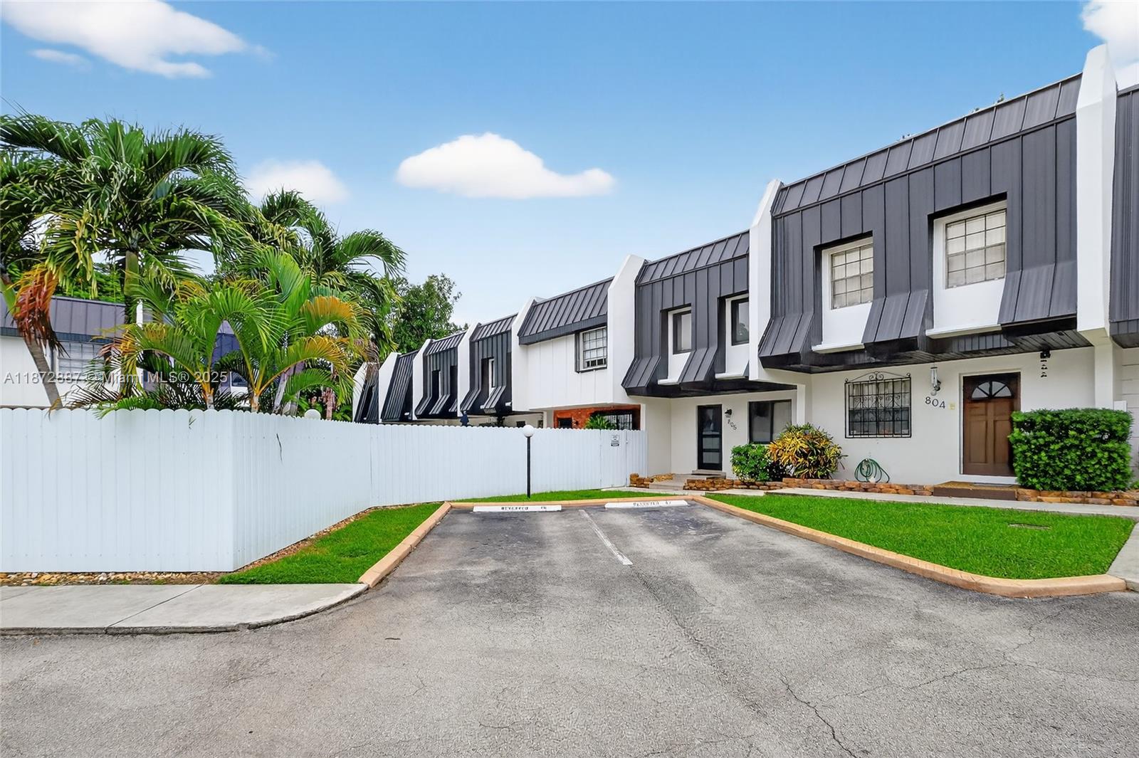 6667 Miller Dr # 13 South Miami, FL 33155