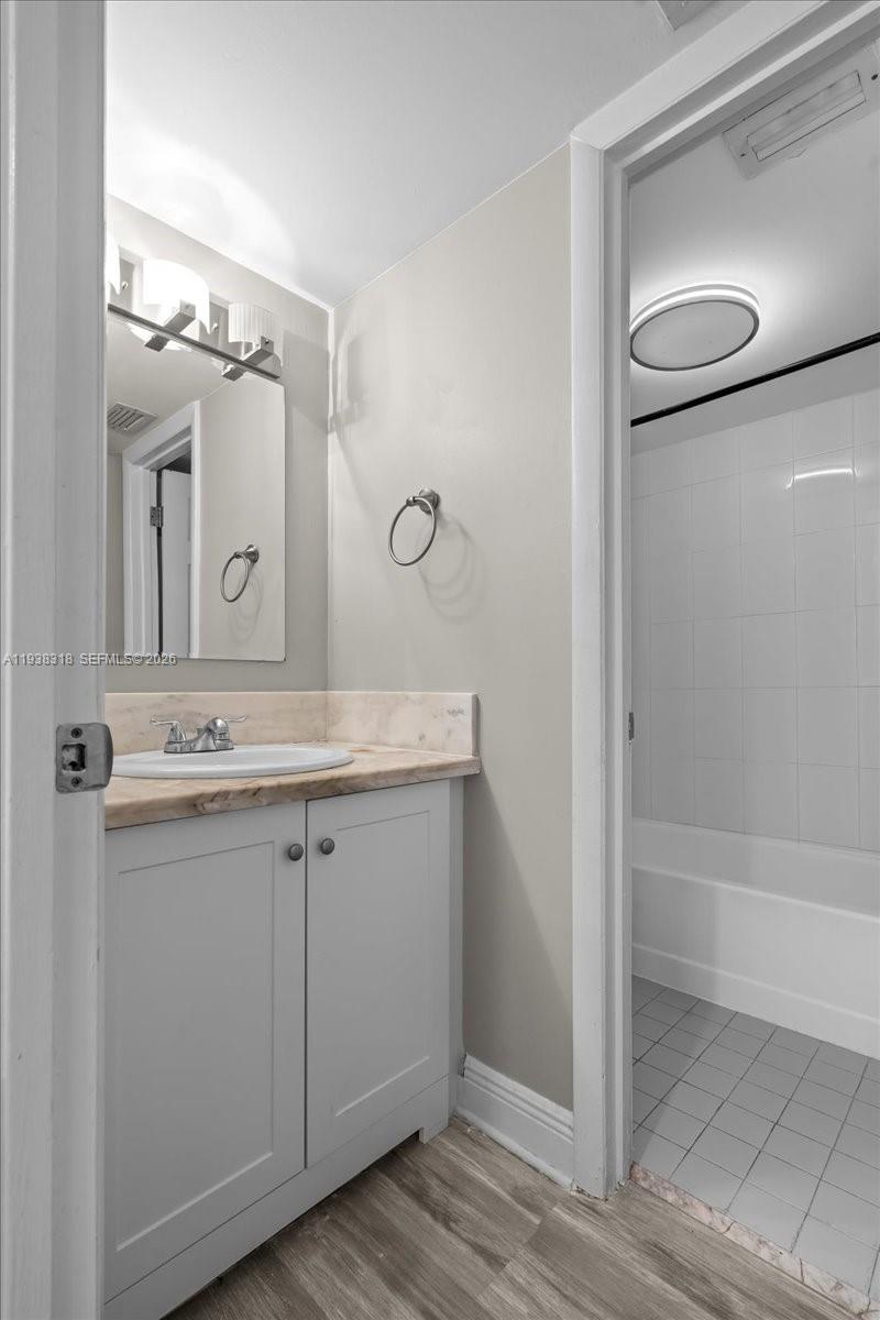 820 N Franklin Ave # 820C