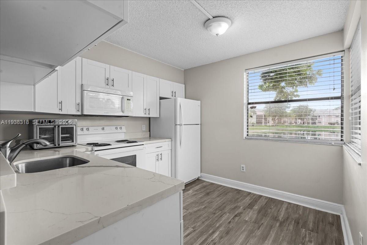 820 N Franklin Ave # 820C