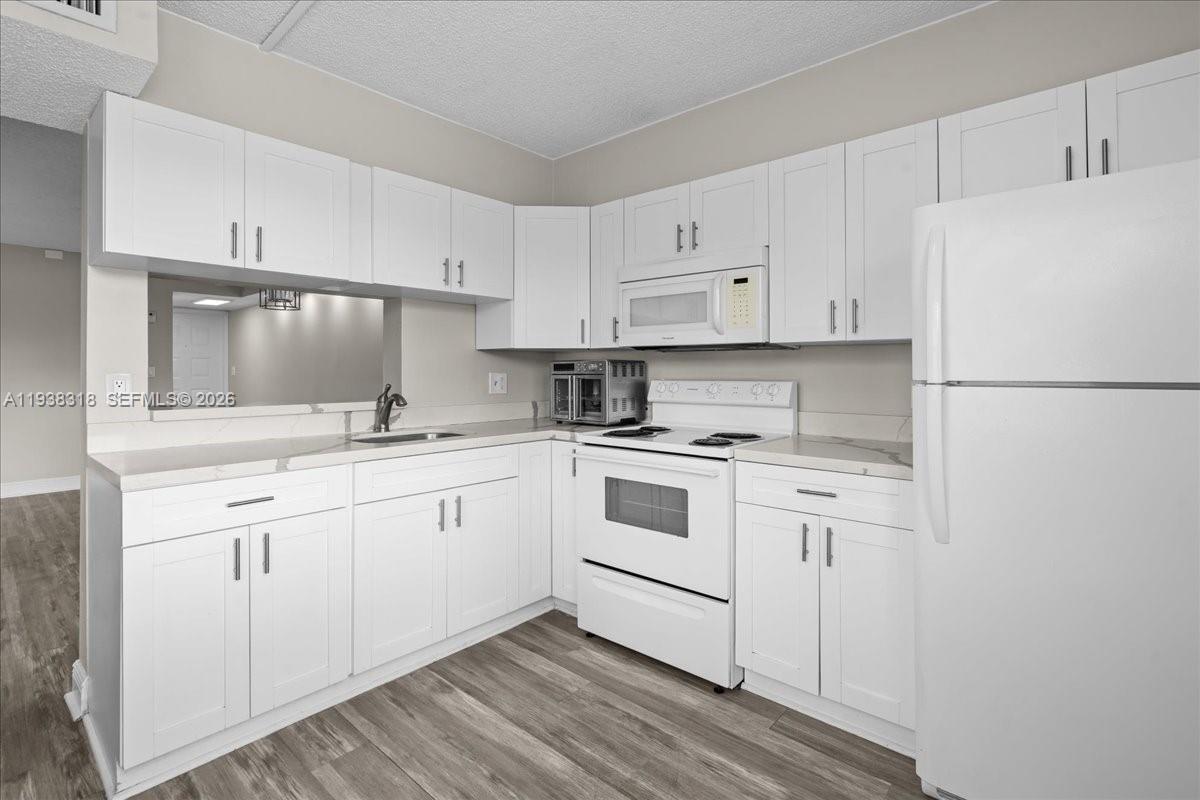 820 N Franklin Ave # 820C