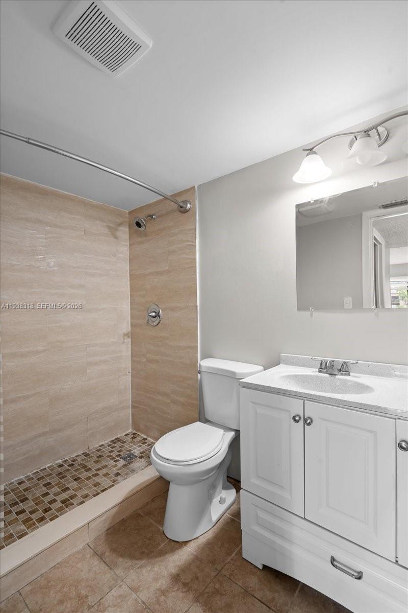 820 N Franklin Ave # 820C