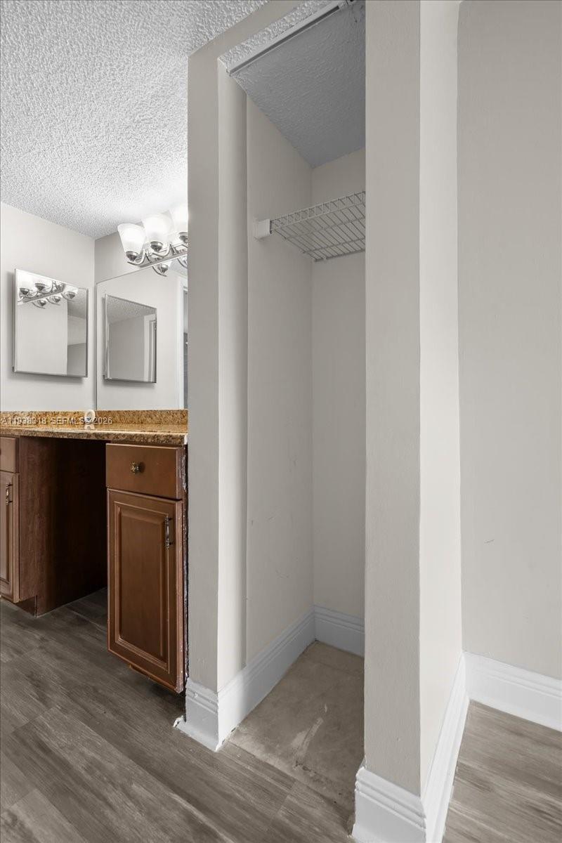 820 N Franklin Ave # 820C