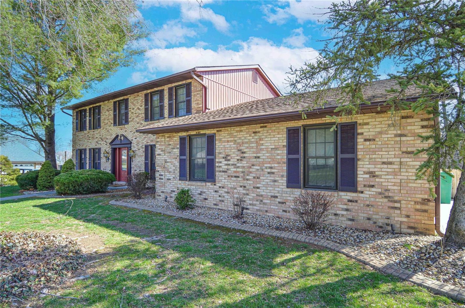 814 W Lakeshore Drive