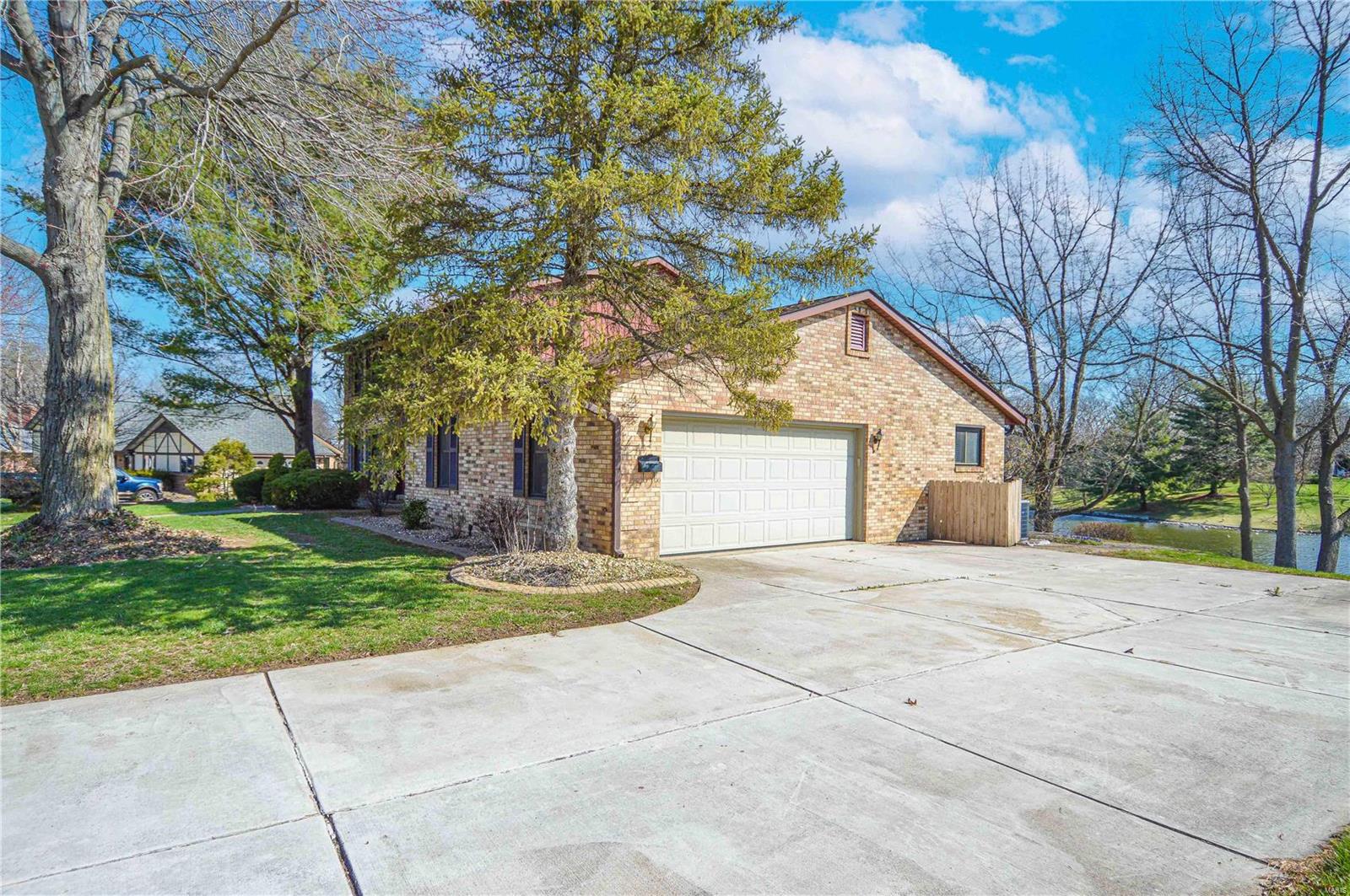 814 W Lakeshore Drive