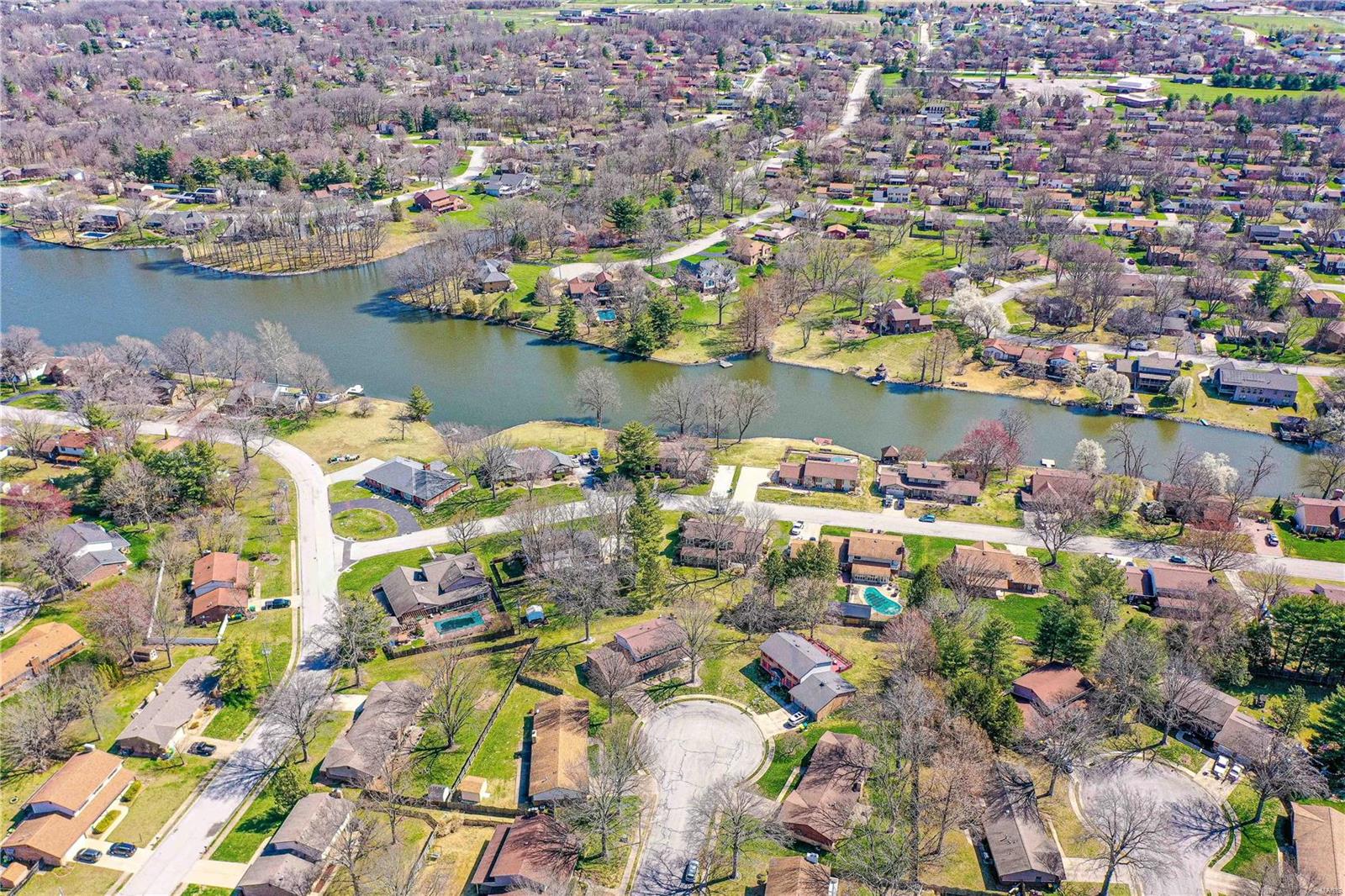 814 W Lakeshore Drive