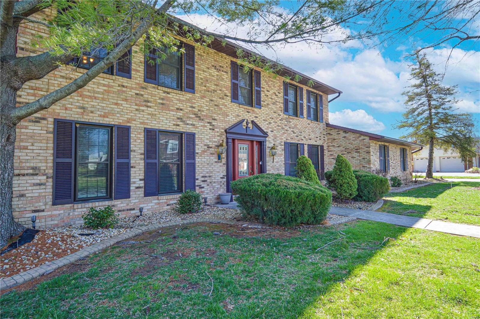 814 W Lakeshore Drive