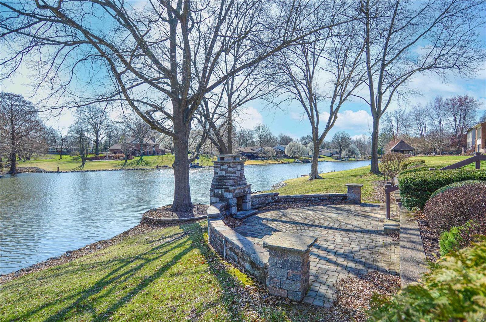 814 W Lakeshore Drive