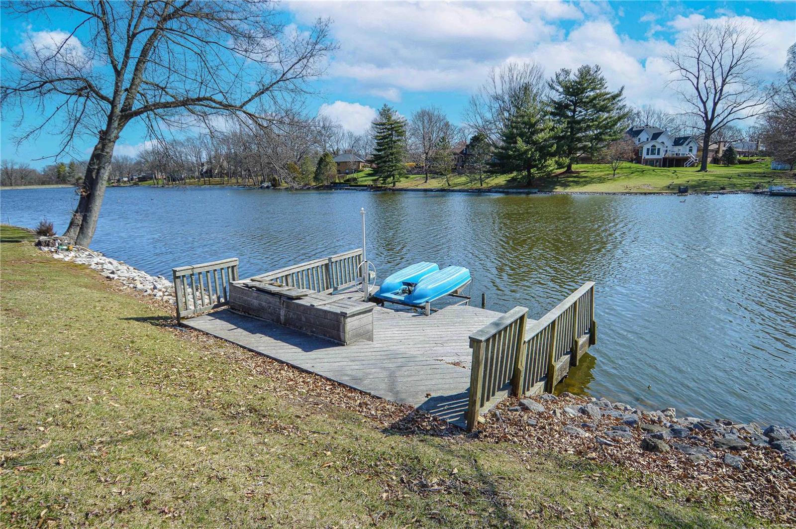 814 W Lakeshore Drive