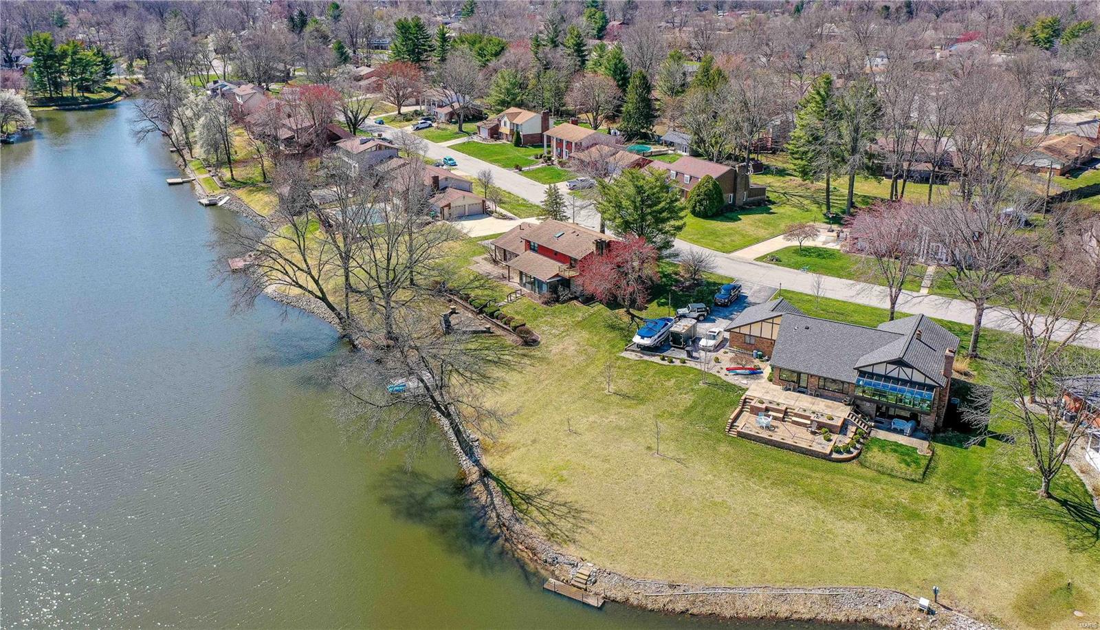 814 W Lakeshore Drive