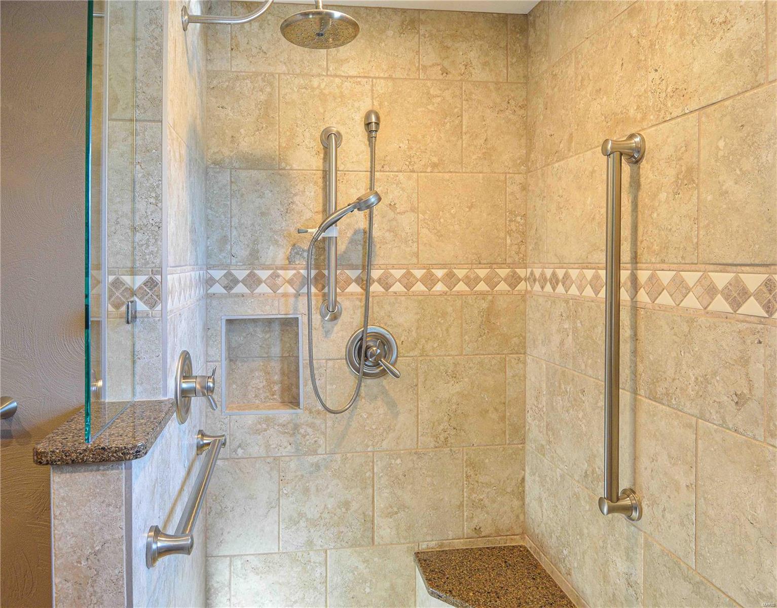 814 W Lakeshore Drive