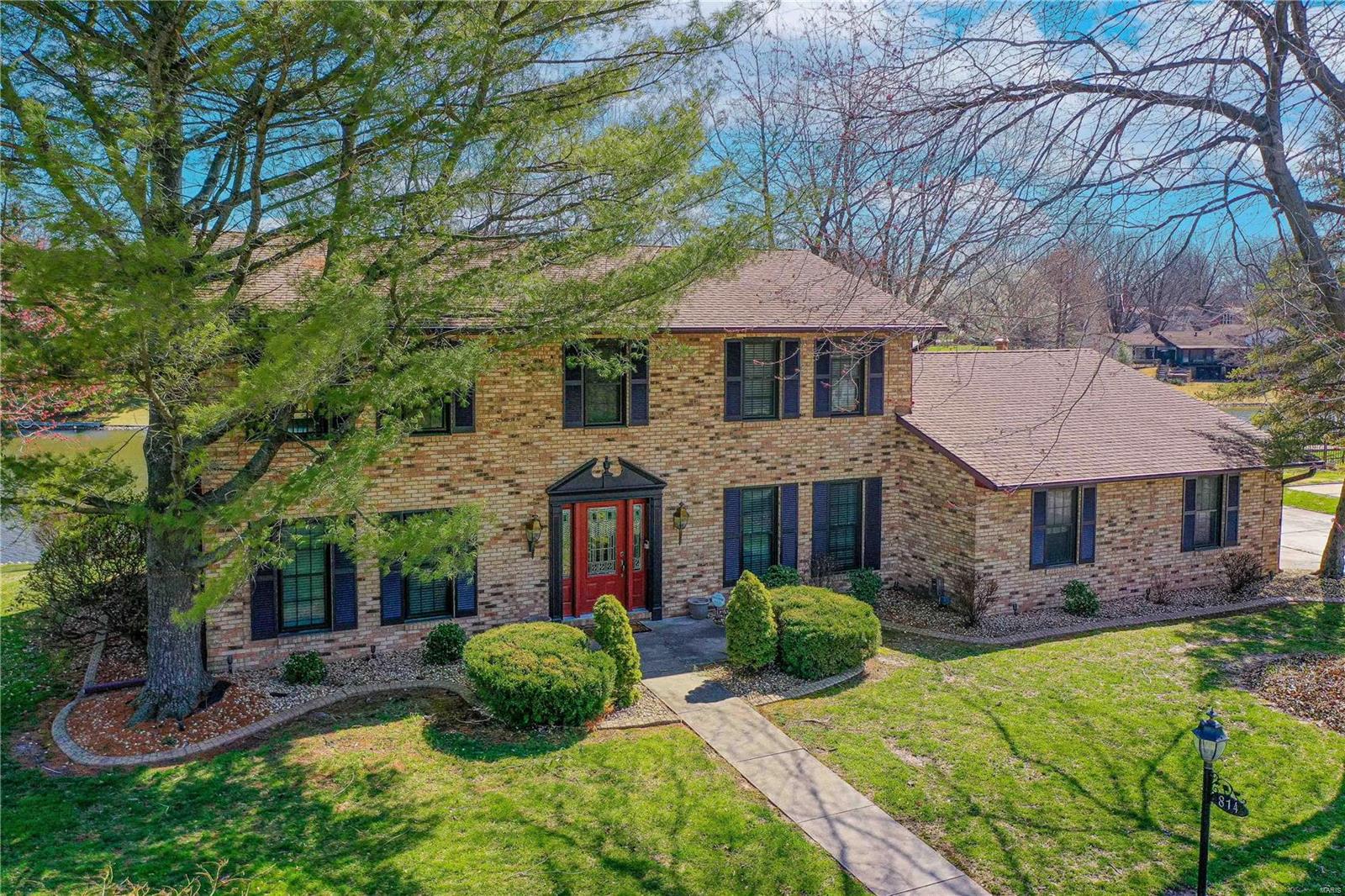 814 W Lakeshore Drive