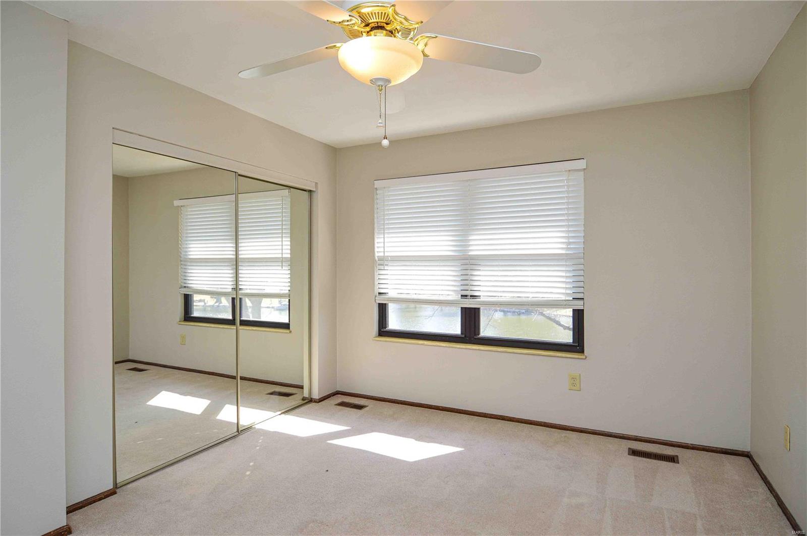 814 W Lakeshore Drive