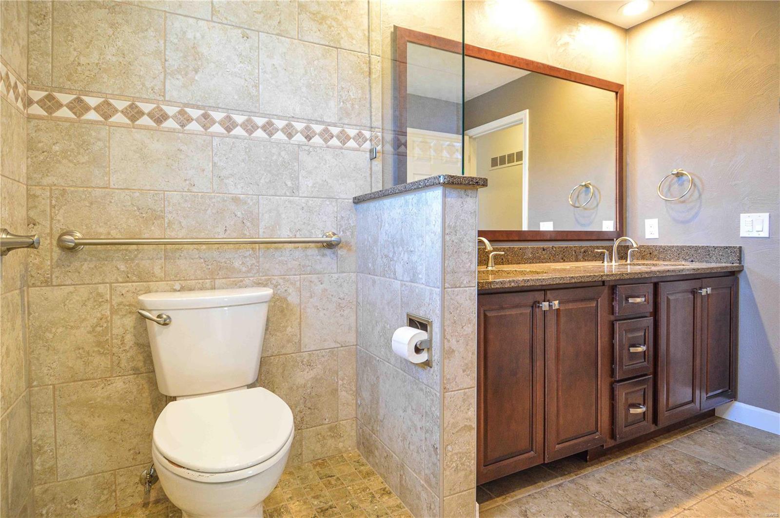 814 W Lakeshore Drive