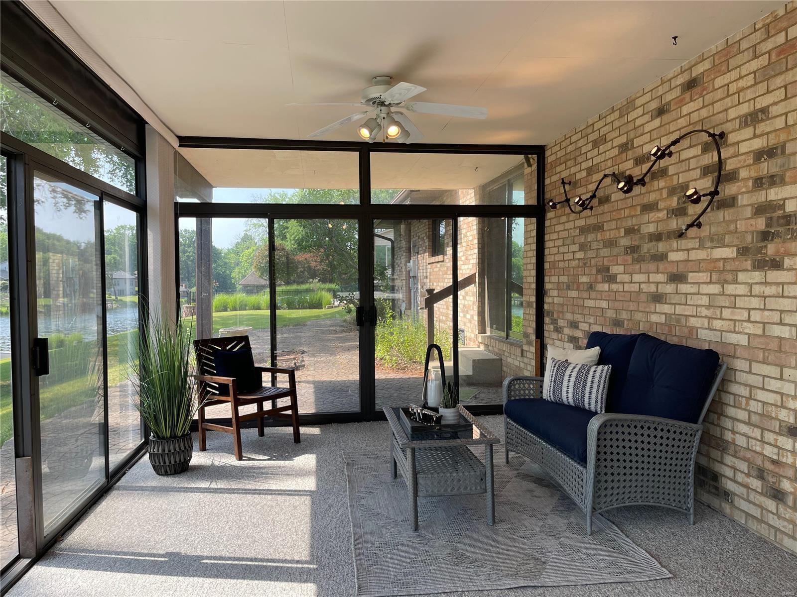 814 W Lakeshore Drive