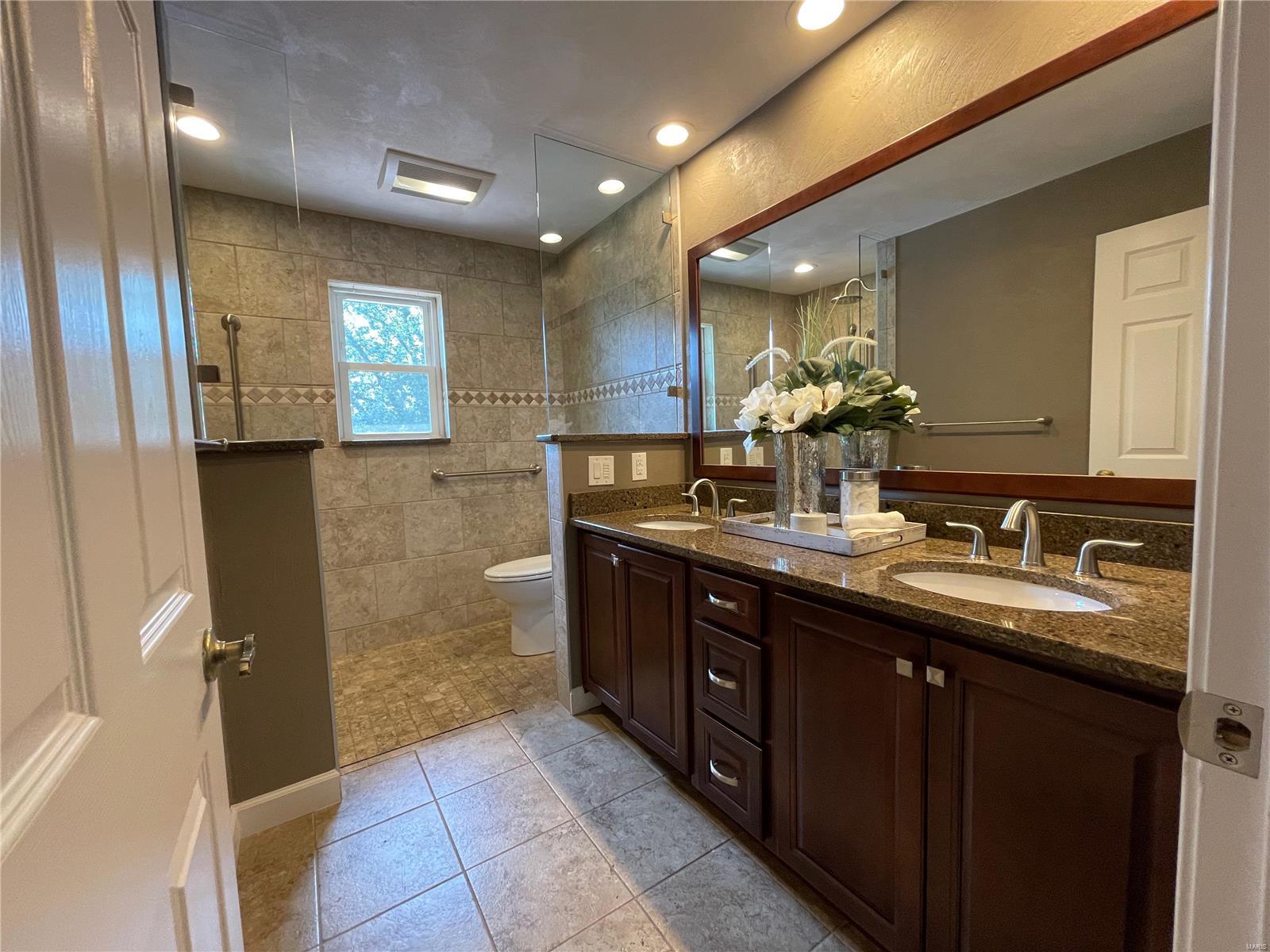 814 W Lakeshore Drive