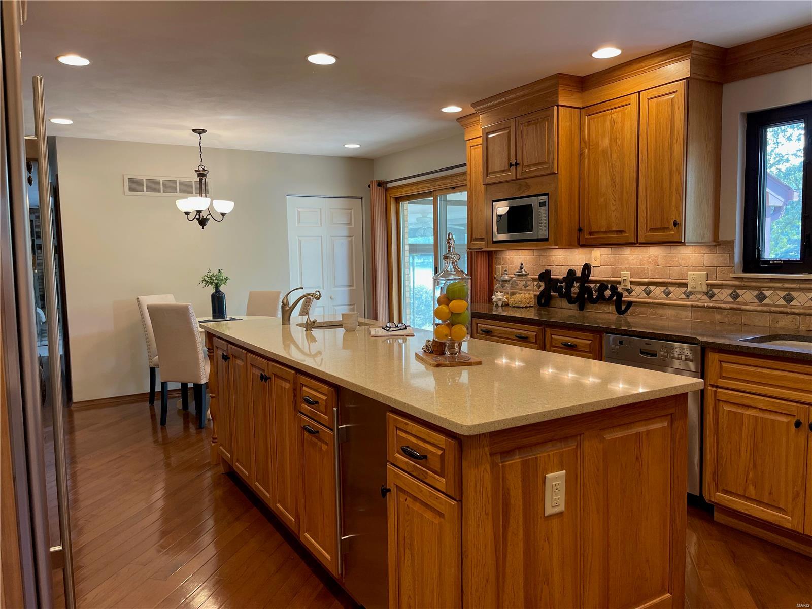 814 W Lakeshore Drive