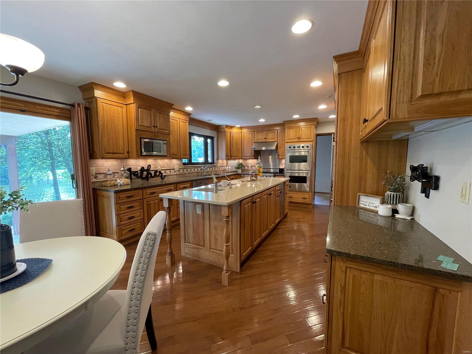 814 W Lakeshore Drive