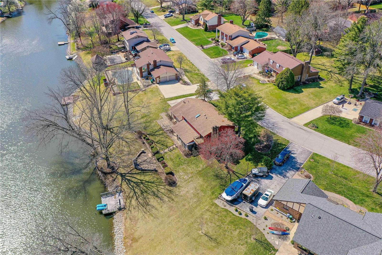 814 W Lakeshore Drive