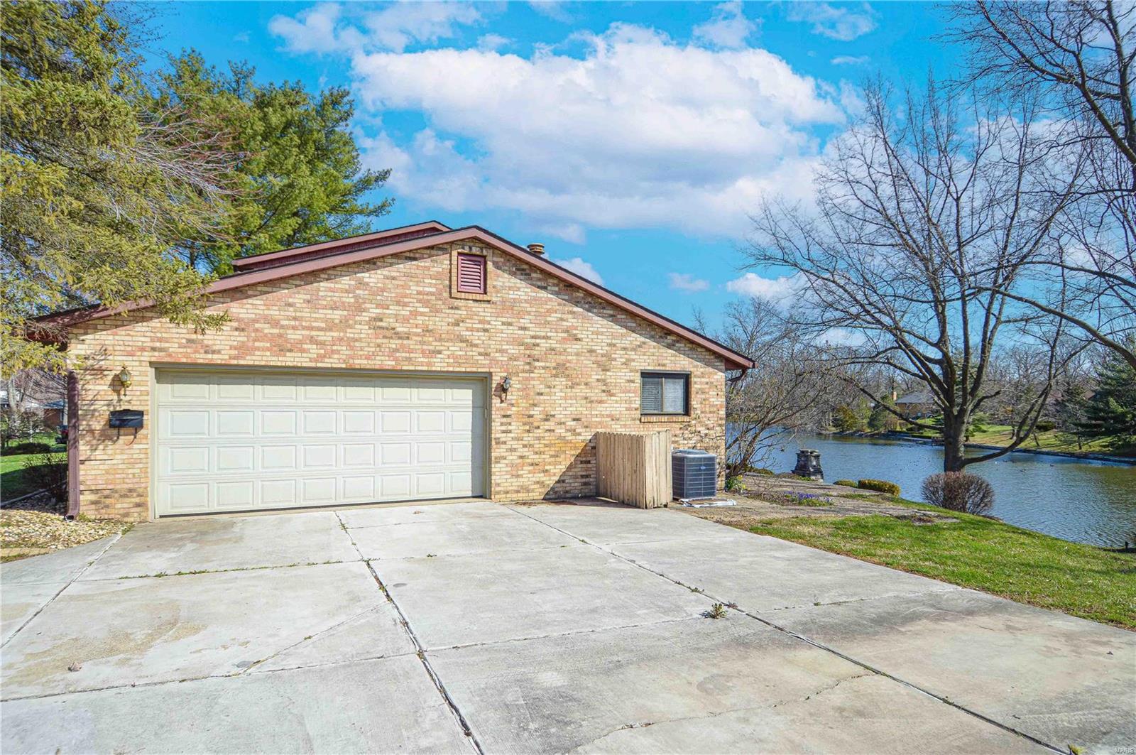 814 W Lakeshore Drive