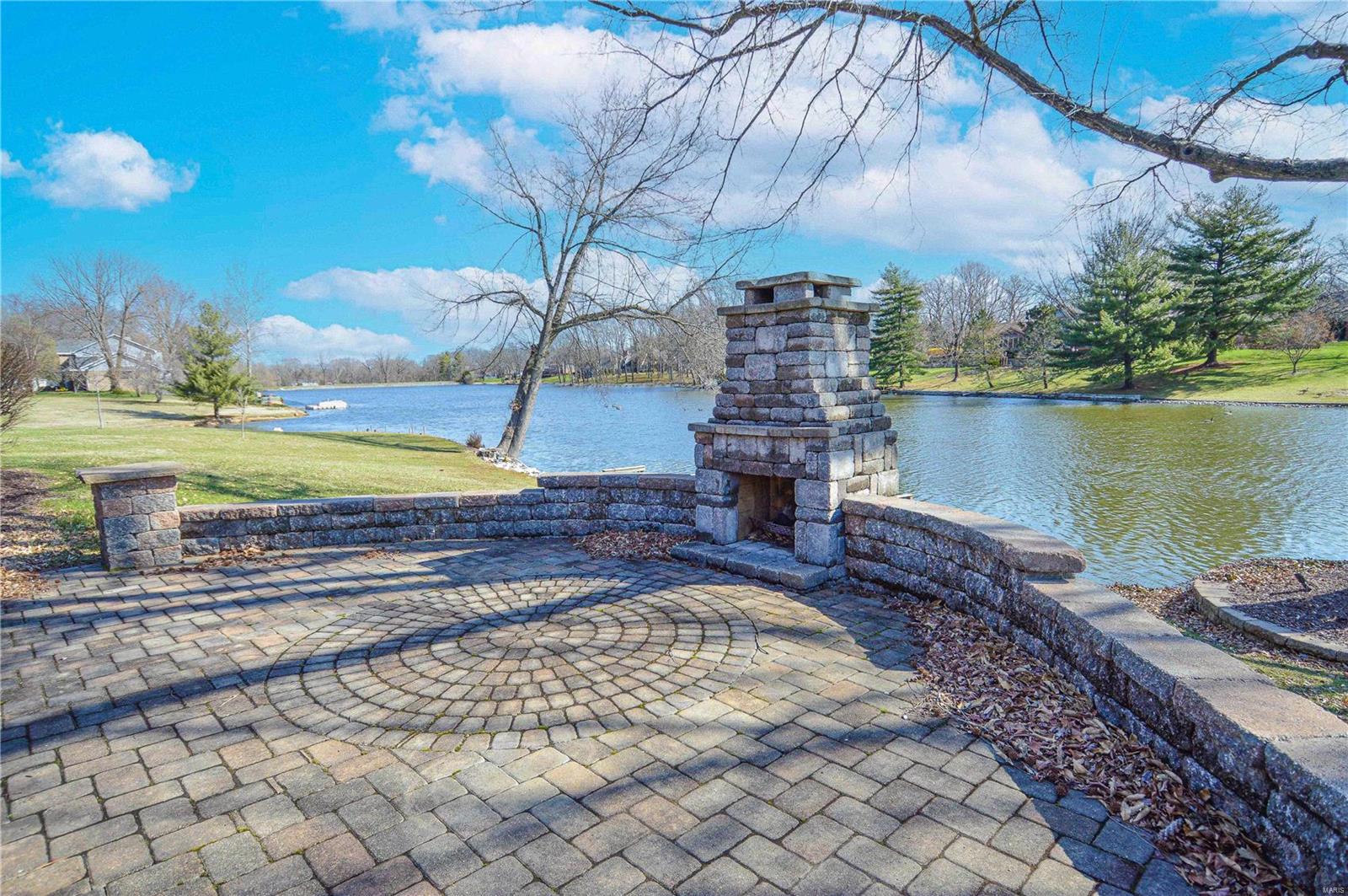 814 W Lakeshore Drive