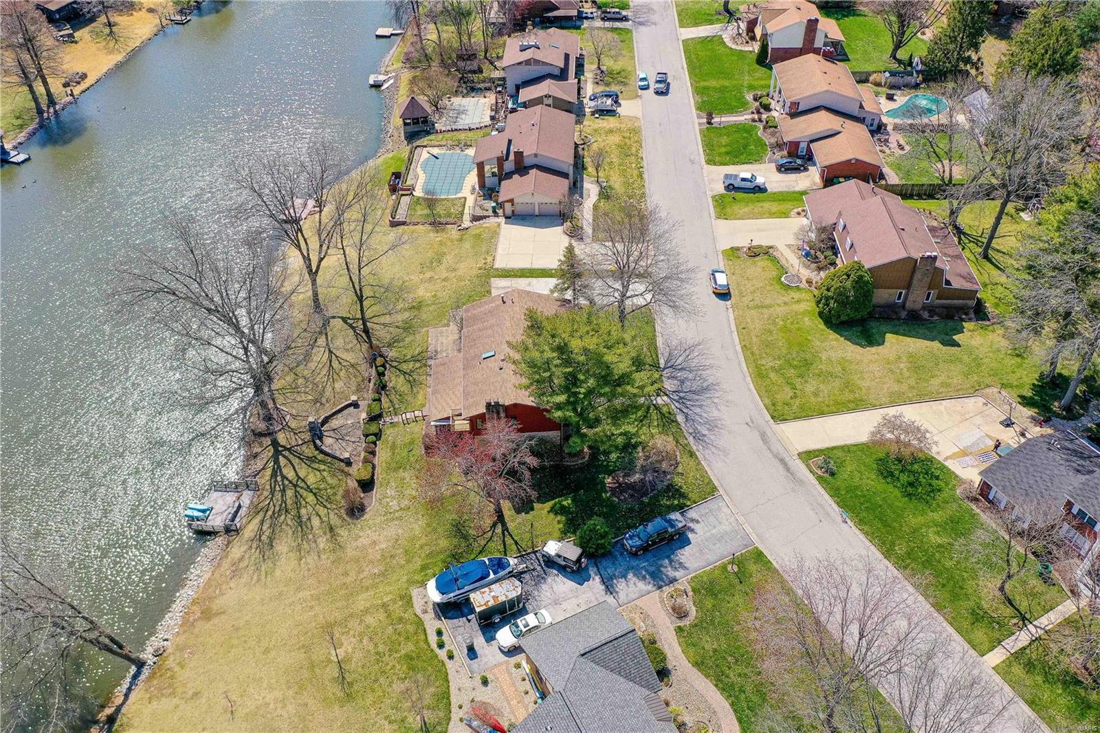 814 W Lakeshore Drive