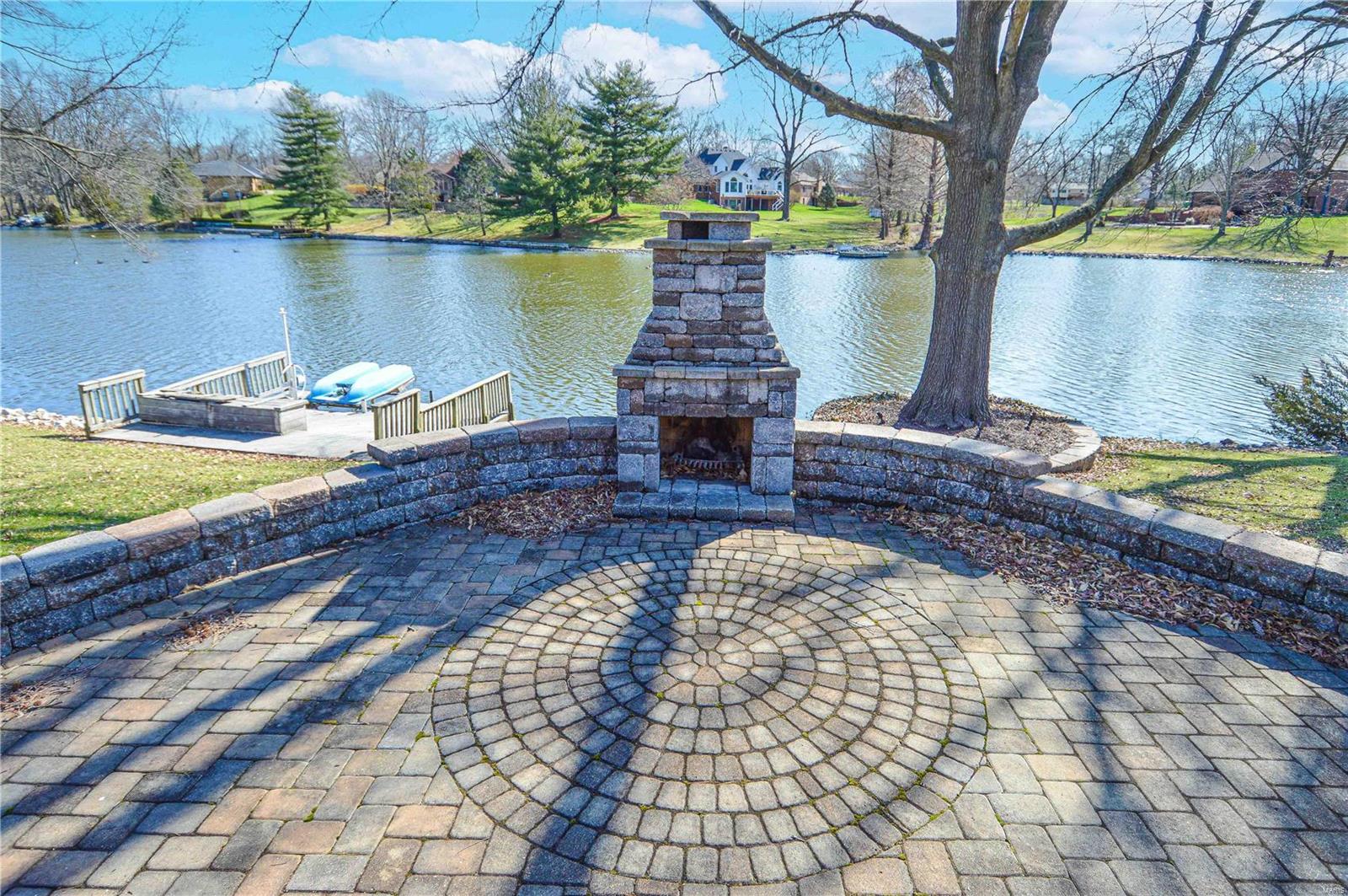 814 W Lakeshore Drive