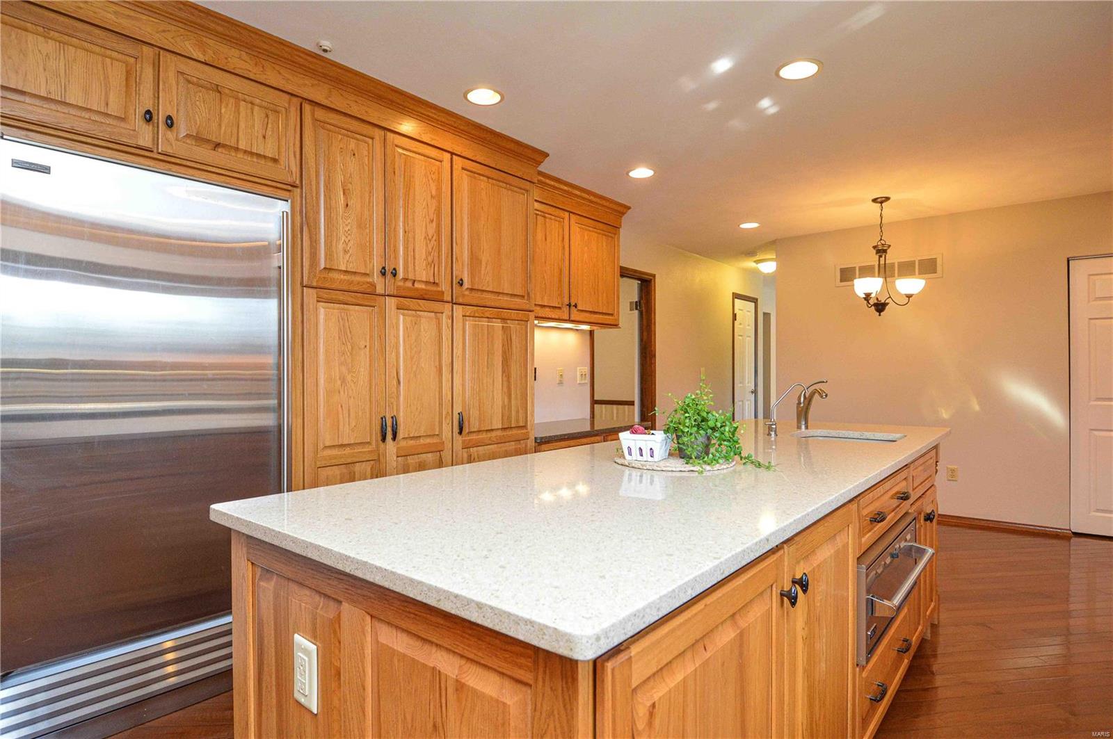 814 W Lakeshore Drive