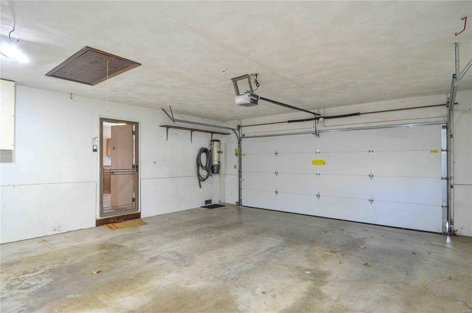 814 W Lakeshore Drive