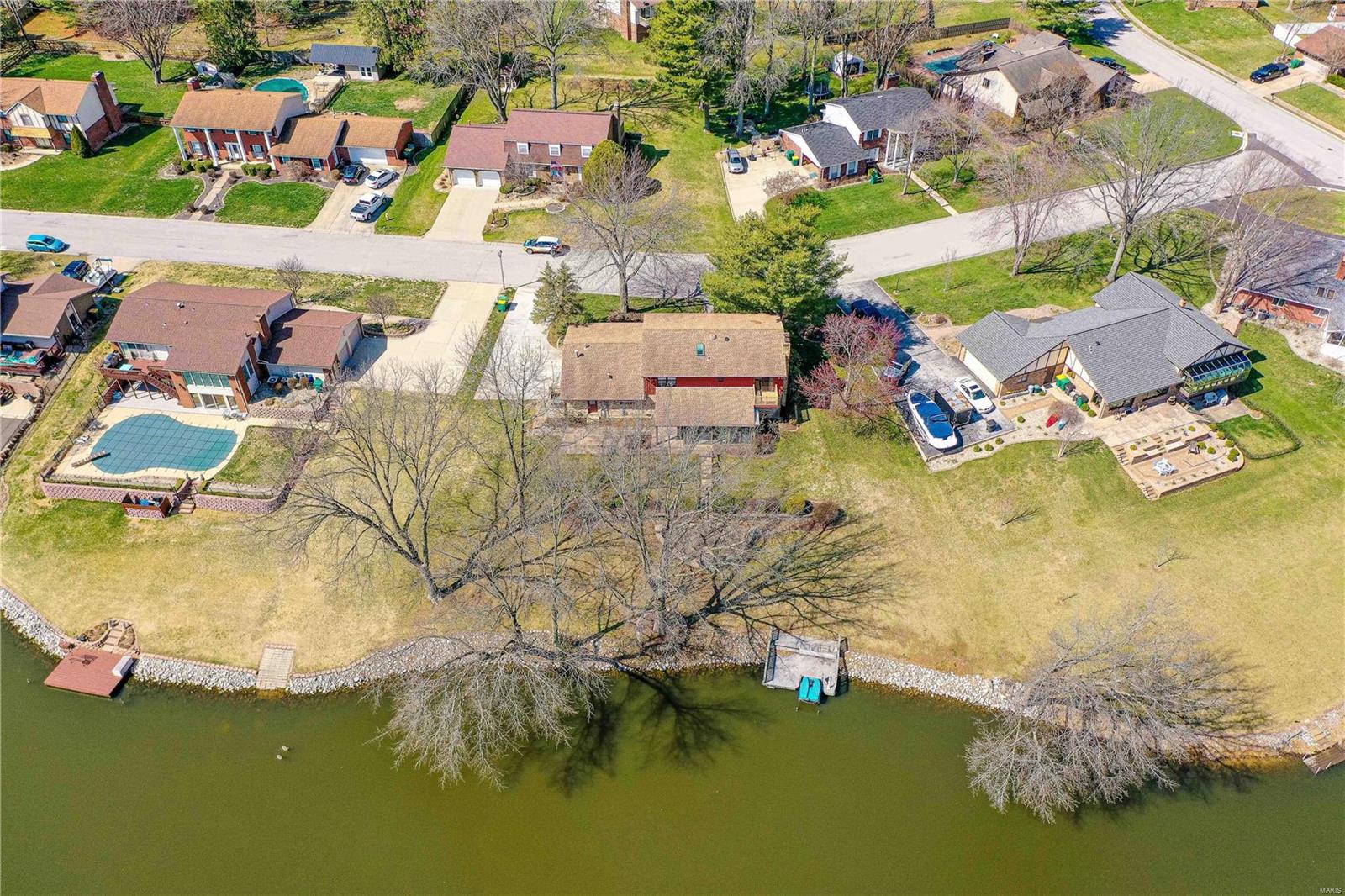 814 W Lakeshore Drive